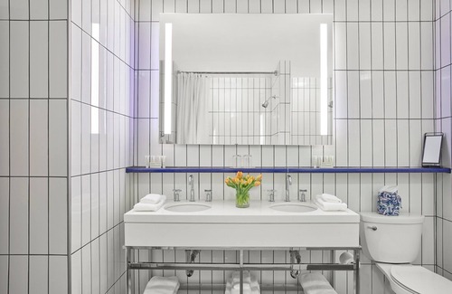 West Main Historic District Hotel | Experience Art and Comfort at 21c Museum Hotel Louisville