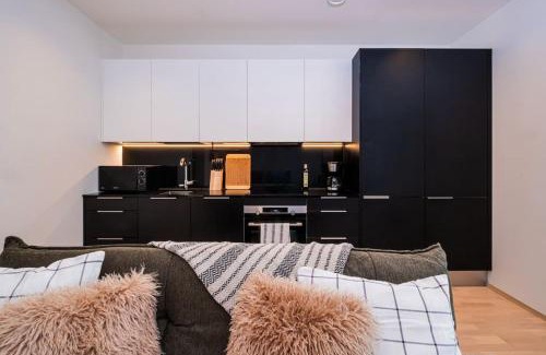 Kallio Apartment | Oceanfront Condo with Gym & Family-Friendly Amenities