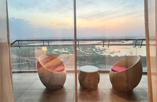 Noida Apartment | Discover 21st Karma Studios Delhi: Pet & Child Friendly Stay