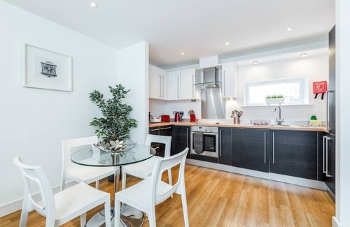 Guildford Apartment | Family-Friendly 2 Bedroom Apartment at 22 Abbots Yard