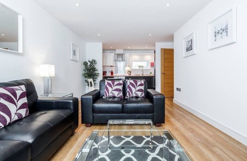 Guildford Apartment | Family-Friendly 2 Bedroom Apartment at 22 Abbots Yard