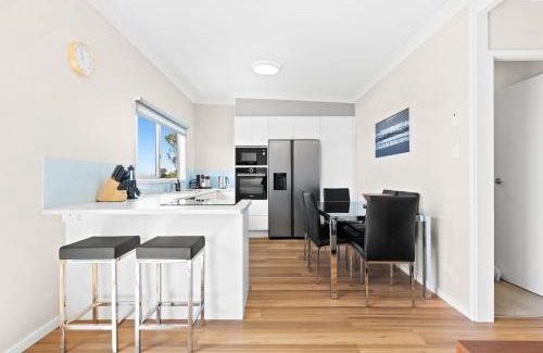 Dalmeny House | Experience 22 Dulling Street Beach House with Ocean Views