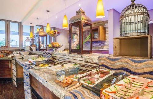 Gaborone Hotel | Family-Friendly Hotel for 10 with Pool & Restaurant