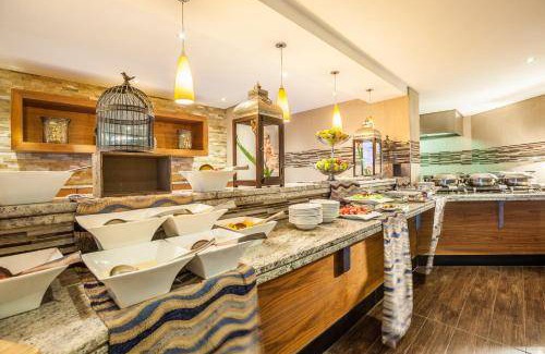 Gaborone Hotel | Family-Friendly Hotel for 10 with Pool & Restaurant