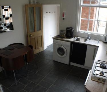 Lincoln House | Discover 22 Mill Road: Pet & Child Friendly Retreat