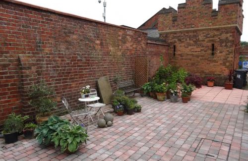 Lincoln House | Discover 22 Mill Road: Pet & Child Friendly Retreat