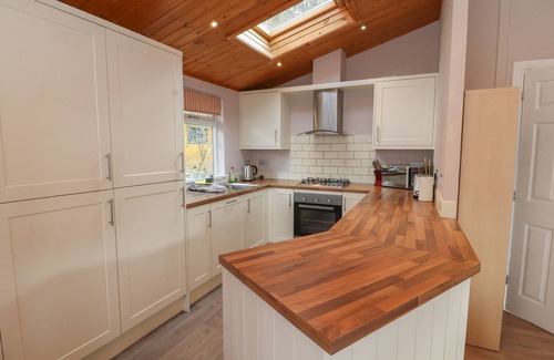 Troutbeck Bridge Cottage | Experience 22 Thirlmere: Pet-Friendly & Spa Retreat