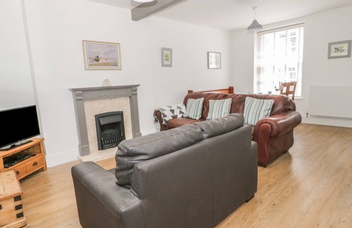Conwy Cottage | Family-Friendly Retreat at 22 Uppergate Street, Conwy
