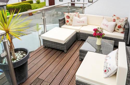 Abersoch House | Pet-Friendly Retreat at 220 Cae Du - Perfect for Families