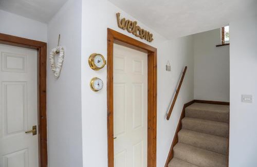 Abersoch House | Pet-Friendly Retreat at 220 Cae Du - Perfect for Families