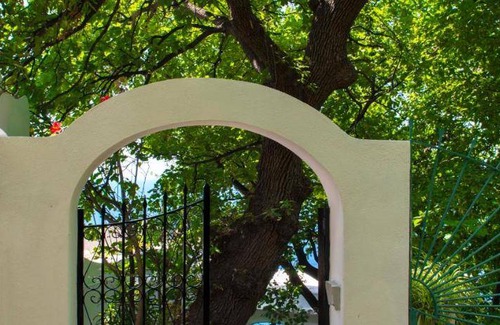 Laurito Hotel | Spacious Family Hotel with 2 Bedrooms for Up to 4 Guests