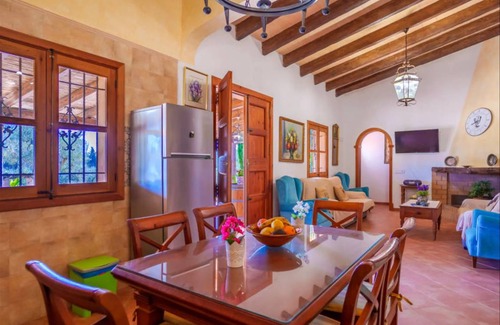 Selva House | Spacious 4-Bedroom House with Private Pool for 8 Guests