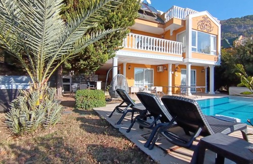 Bektas Villa | Indulgent Villa with Private Pool and Chef in Alanya
