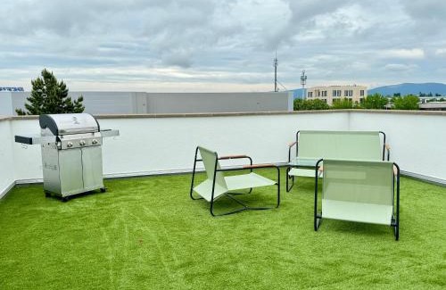 Friedrichsfeld Apartment | Stunning 220 qm Penthouse with Elevator Access