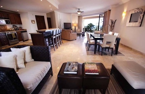 San Jose del Cabo Condo | Beachfront Retreat with Ocean Views and Top Amenities