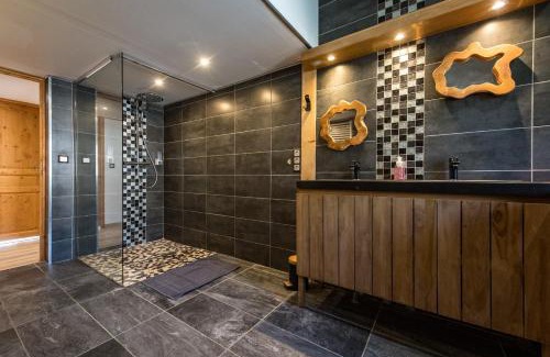 Saint-Jean-de-Maurienne Apartment | 220m apartment with terrace for 14 people