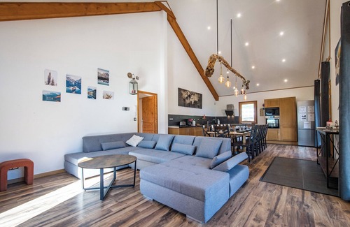 Saint-Jean-de-Maurienne Apartment | 220m² apartment with terrace, for 14 people