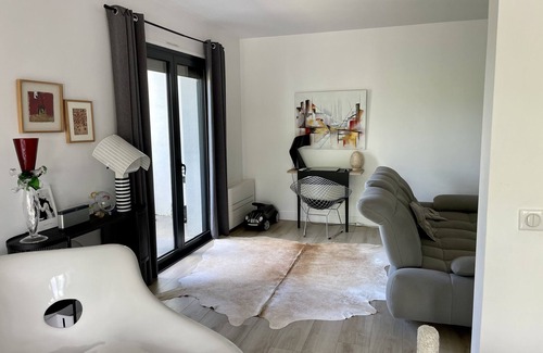 Lapeyrouse-Fossat Villa | Spacious Family Villa with Private Pool and Barbecue Area