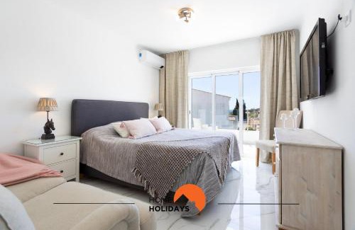 Albufeira Villa | Modern Villa with Pool Ideal for Family Getaways