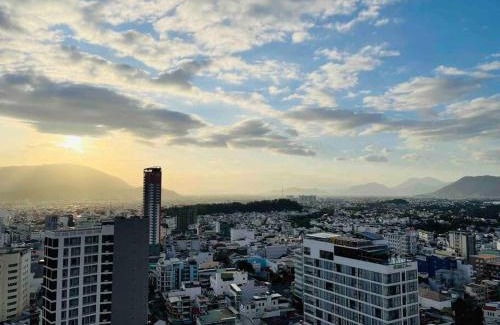 Tran Phu Beach Apartment | Experience Sunset Views at Apt Full Option - 4-Star Retreat