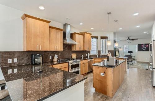 San Rafael House | Ideal Family Retreat at 2226 N Washington St