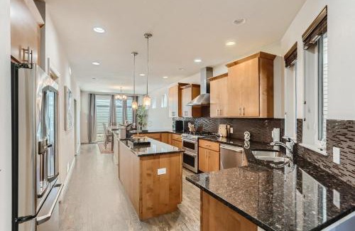 San Rafael House | Ideal Family Retreat at 2226 N Washington St