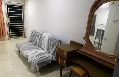 Alor Merah House | Budget-Friendly 223 Taman Malaysia: Family Welcoming Stay