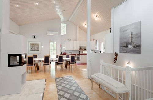 Kirkkonummi Cabin | Exclusive Villa with Ocean View & Beach Access - 10/10 Rating