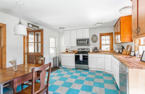 Oliverea House | Cozy Retreat with Firepit, Pool & Pet-Friendly Amenities