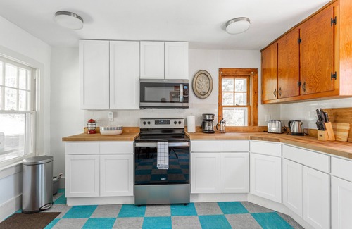 Oliverea House | Cozy Retreat with Firepit, Pool & Pet-Friendly Amenities