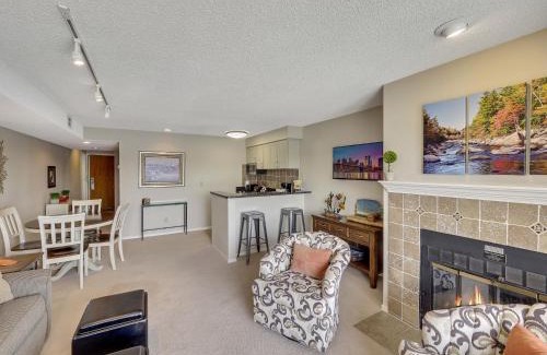Charlevoix House | Discover 228 Edgewater Inn: Family-Friendly Retreat with Pool