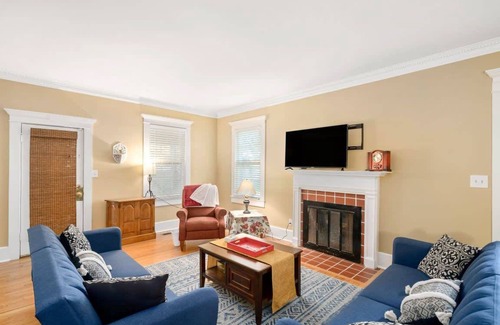 Huntsville House | Spacious House with Kitchen for 12 Guests in Ideal Location