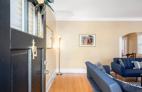 Huntsville House | Spacious House with Kitchen for 12 Guests in Ideal Location