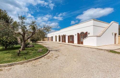 Borgagne Villa | Villa La Paiara: Kid-Friendly Getaway with Pool & Breakfast