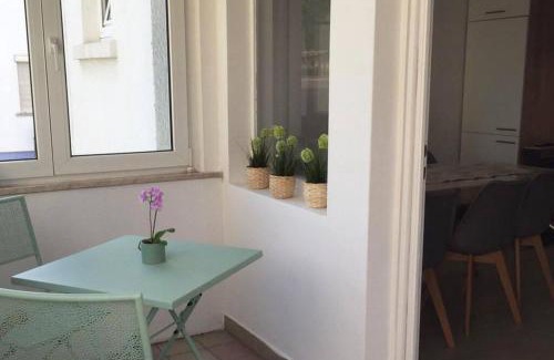 Korb Apartment | Spacious 22b Apartment with Balcony, SmartTV & WiFi
