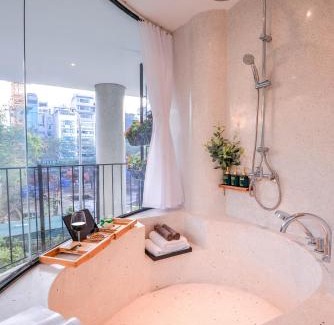 Dich Vong Hotel | Discover 22Land Hotel & Residence: Rated 8.5/10 Stay!