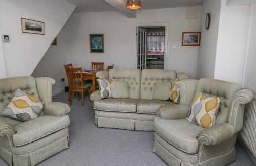 Y Felinheli House | Pet Friendly Retreat at 23 Beach Road - Rated 10/10!