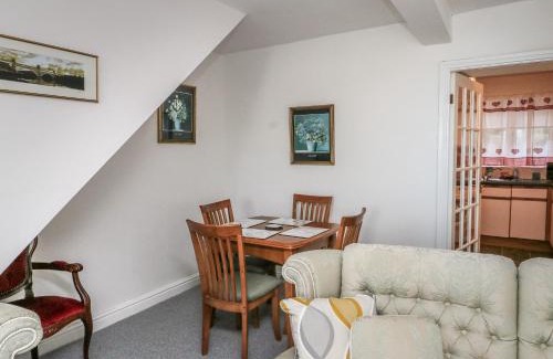 Y Felinheli House | Pet Friendly Retreat at 23 Beach Road - Rated 10/10!