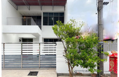 Mak Mandin House | Discover Vintage Charm at 23 HOUSE - Family-Friendly Stay