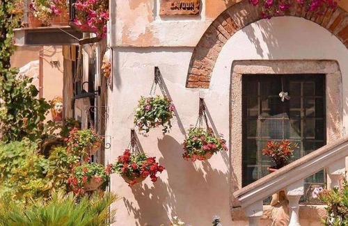 San Lucido Bed & Breakfast | Cozy Bed and Breakfast for 4 with Pet-Friendly Amenities