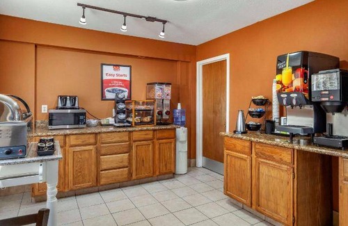 Hays Hotel | Pet-Friendly Hotel with Kitchen & Breakfast - 5-Star Stay