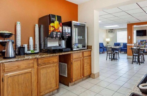 Hays Hotel | Pet-Friendly Hotel with Kitchen & Breakfast - 5-Star Stay