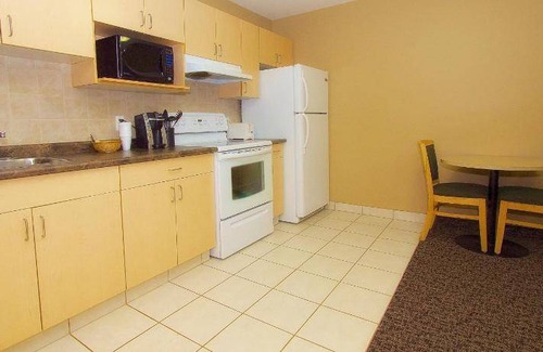 Fort McMurray Hotel | Pet-Friendly Motel for 6 Guests with Perfect Review Score