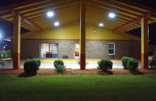 Trenton Hotel | Budget-Friendly Motel with Convenient Kitchen Amenities
