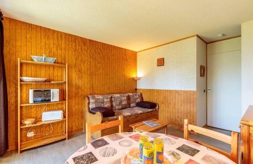 Bellentre Apartment | Cozy Studio Flat for 3 with Kitchen & Pet-Friendly Stay