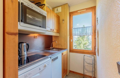 Bellentre Apartment | Cozy Studio Flat for 3 with Kitchen & Pet-Friendly Stay
