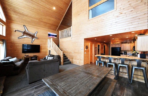 Island Park Cabin | Ideal Retreat 23 Miles from Yellowstone with Garage Access