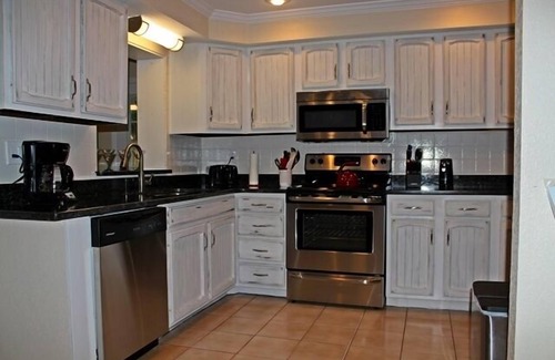 Tarpon Springs House | Spacious 4 BR Retreat with Pool and Access to Pinellas Trail