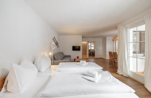Vulpera Apartment | Stylish 2.5-Room Apartment with Sunny Balcony and Amenities