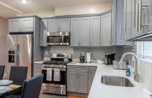 Dudley - Brunswick King Apartment | Boston Family-Friendly First Floor Apartment with Pet Amenities